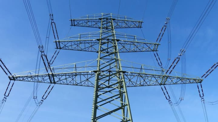 Российские атаки оставили без света жителей в 5 областях, графики отключений почти во всех регионах - Минэнерго
