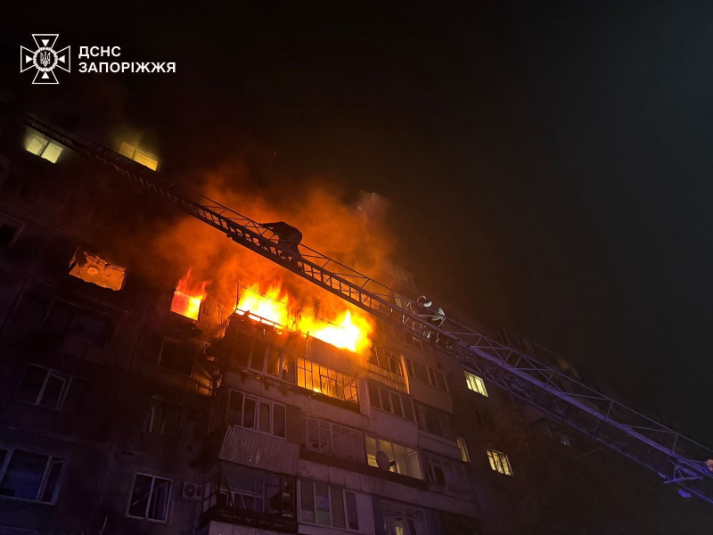 Российские дроны атаковали Запорожье – в многоэтажке начался пожар, есть пострадавшие