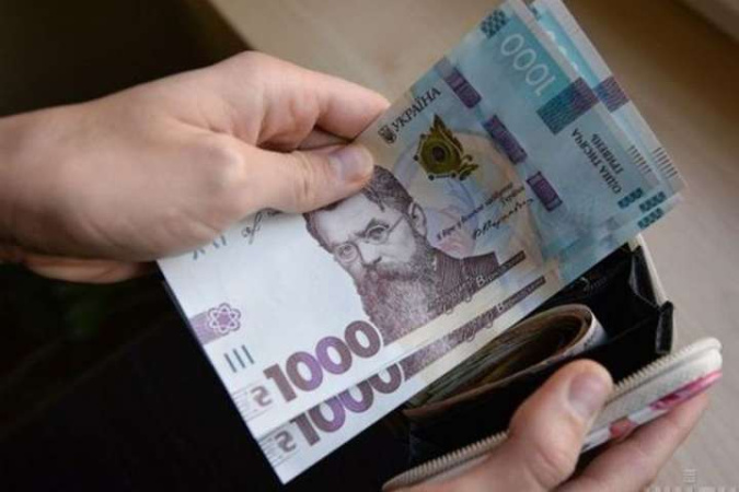Середня зарплата в Україні зросла: хто та скільки отримує