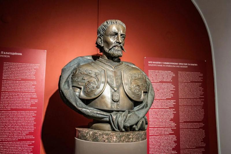 Символ борьбы Украины за Независимость: в Киево-Печерской лавре открыли бюст гетмана Ивана Мазепы