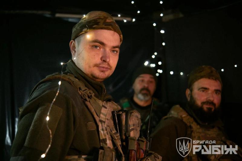 Сочельник на передовой: в Нацгвардии показали неизменные традиции бригады "Рубеж"