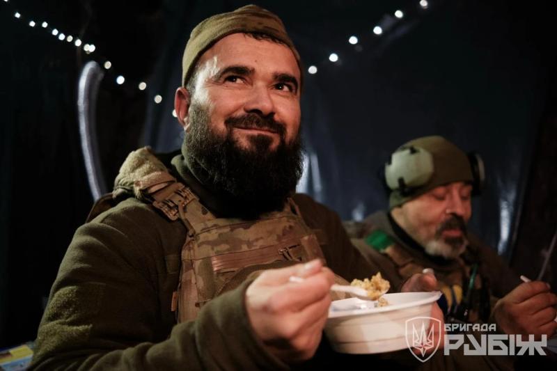 Сочельник на передовой: в Нацгвардии показали неизменные традиции бригады "Рубеж"