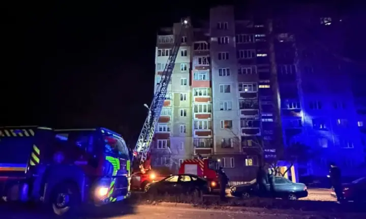 Спасатели показали кадры последствий дроновой атаки РФ на Чернигов