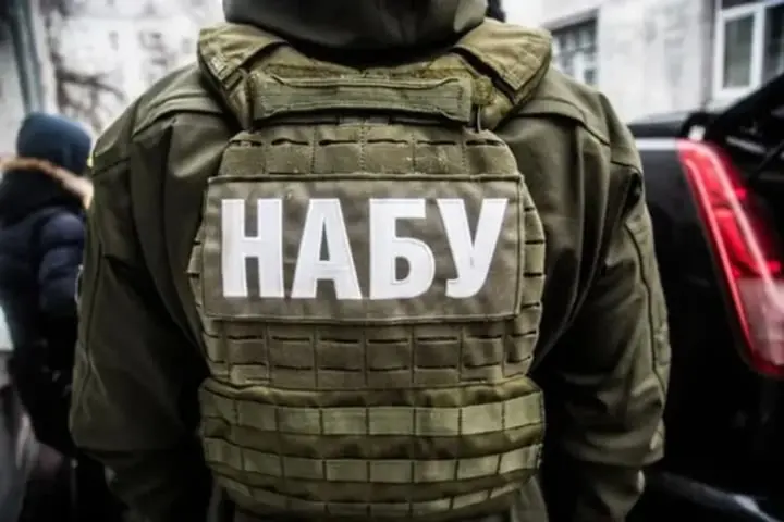 Суд оставил под стражей детектива НАБУ Гусарова, подозреваемого в госизмене