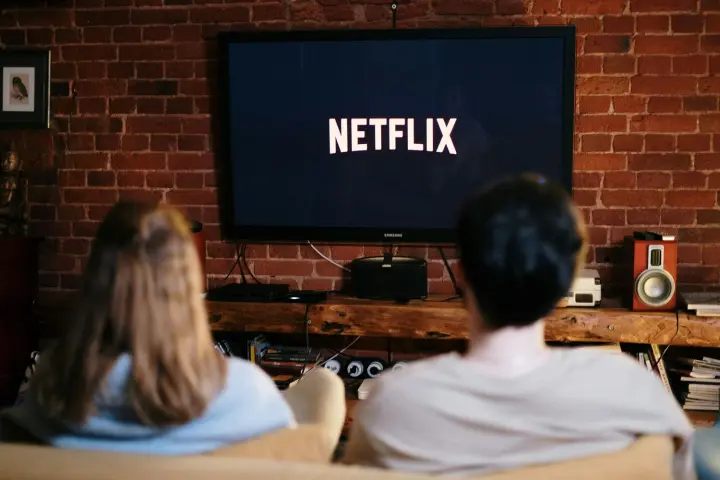Ученые раскрыли, как ночной просмотр сериалов влияет на рынки