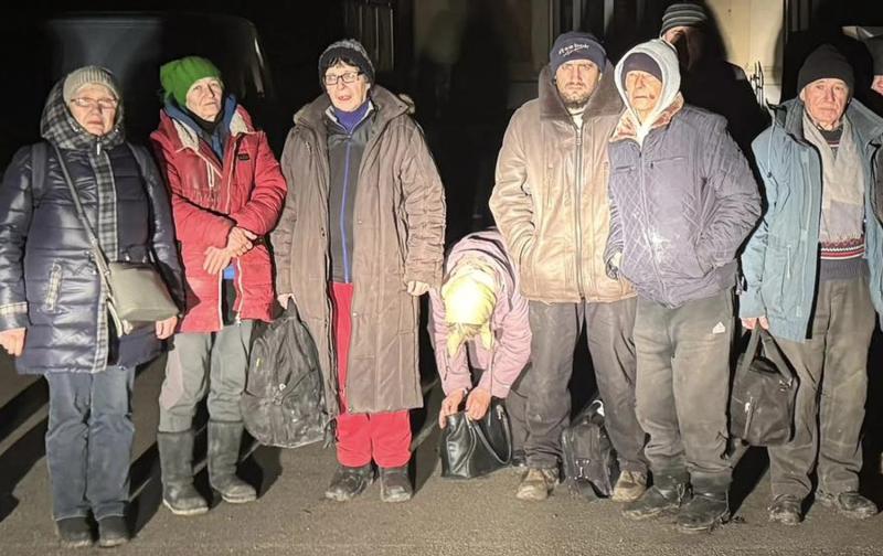Украинские военные и СБУ эвакуировали 13 человек из центра Купянска