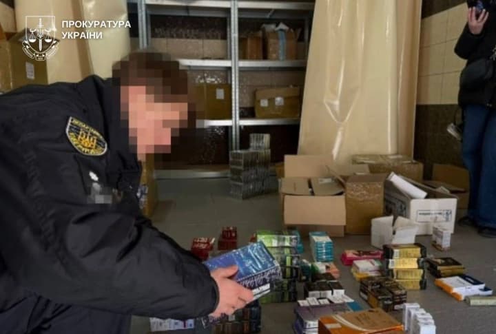 В Хмельницкой области разоблачили преступную группу, которая контрабандой ввозила и продавала лекарства онлайн