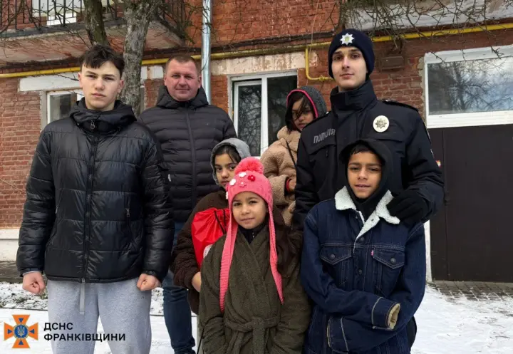 В Коломые рождественская коляда чуть не закончилась трагедией: четверо детей провалились под лед