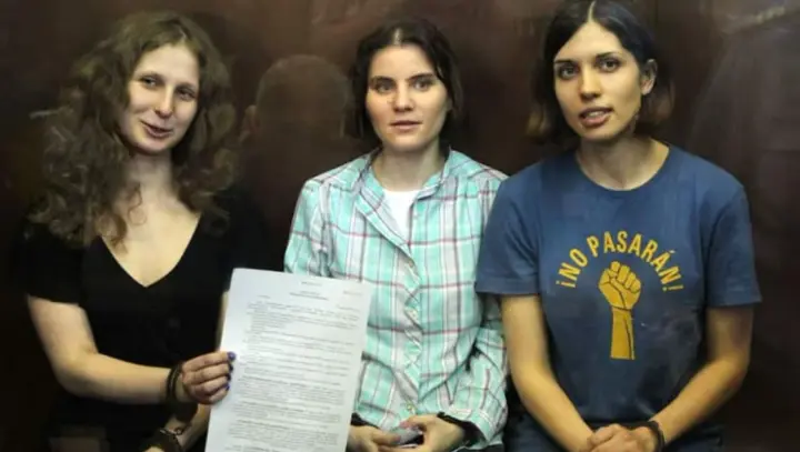 В России признали Pussy Riot "экстремистской организацией", запретив ее деятельность