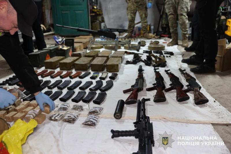 В Украине ликвидировали масштабный канал нелегального сбыта оружия