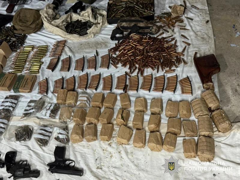 В Украине ликвидировали масштабный канал нелегального сбыта оружия