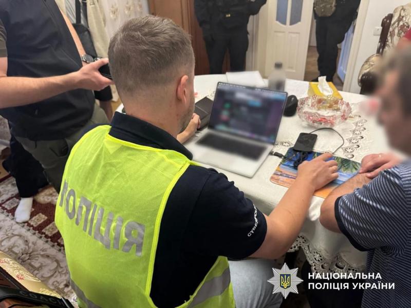 Взламывал аккаунты и продавал на хакерском форуме: полиция разоблачила мужчину из Буковины