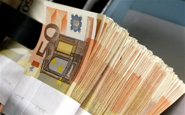 Євро в банках почали продавати за 50 гривень