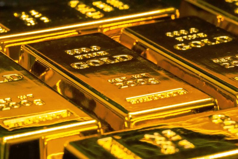 Золото вперше пробило позначку $4400