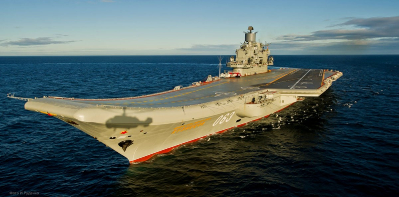 “Бездонная дыра на воде”: РФ вывела из эксплуатации проблемный авианосец “Адмирал Кузнецов” - Forbes