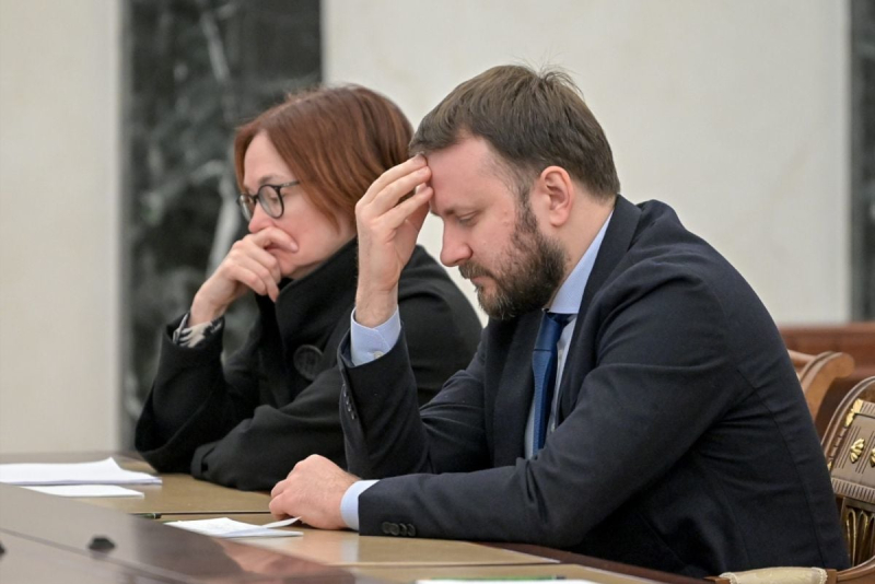"Черные лебеди" в экономике РФ: два промышленных гиганта стали банкротами, спасать нечем