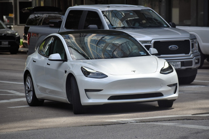 Крах продажів Tesla в Німеччині: падіння на 48% на тлі загального буму електромобілів
