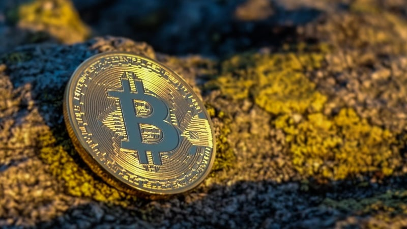 Криптофонди за тиждень втратили $1,7 млрд, Японія готує запуск крипто-ETF: що нового