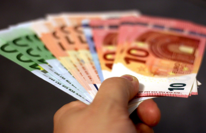 Курс валют у вівторок: євро подорожчало на 10 копійок