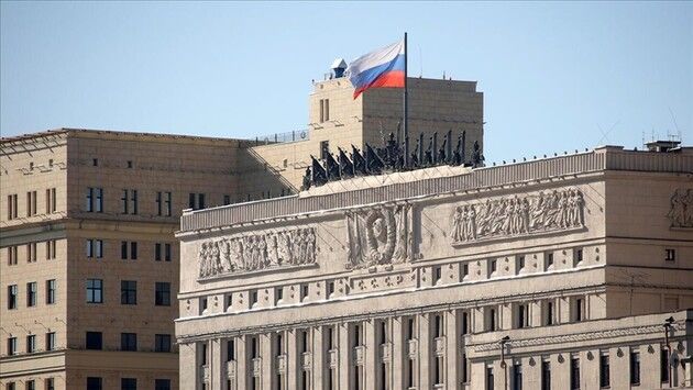 Минобороны берет под контроль банковские счета россиян, создавая "армию должников"