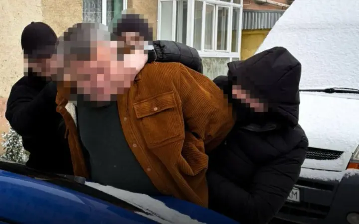 На Закарпатье задержали таможенника за схему беспошлинного ввоза элитных часов