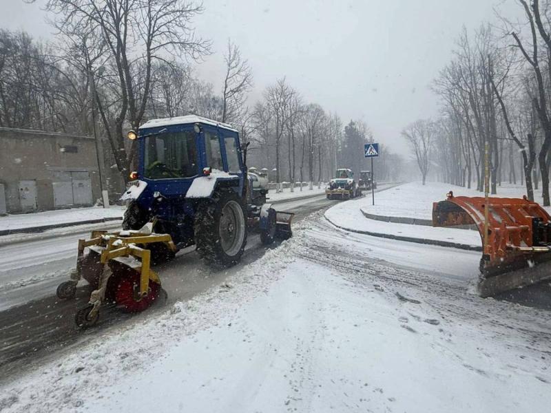 Непогода в Украине 11 января: движение общественного транспорта в Харькове затруднено из-за снегопада