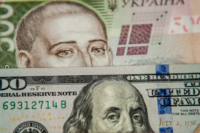 Після стрибка євро НБУ знизив офіційні курси валют