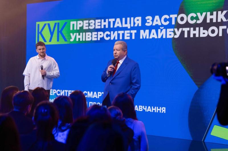 Поплавский презентовал образовательное приложение "Университет в смартфоне" - персональный AI-ассистент и обучение 24/7