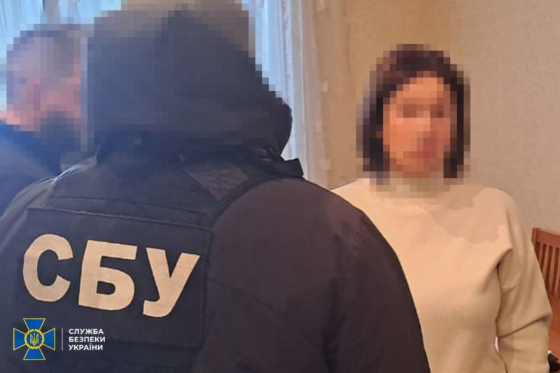 При оформлении загранпаспорта задержана коллаборантка из Макеевки, внедрявшая "стандарты" РФ в детсаду
