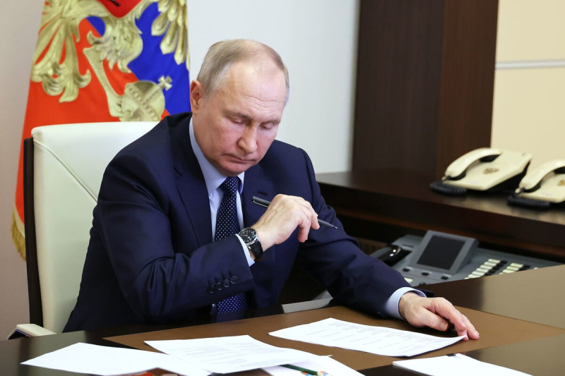 Путин резко потребовал больше налогов, чтобы спасти деградирующую экономику РФ
