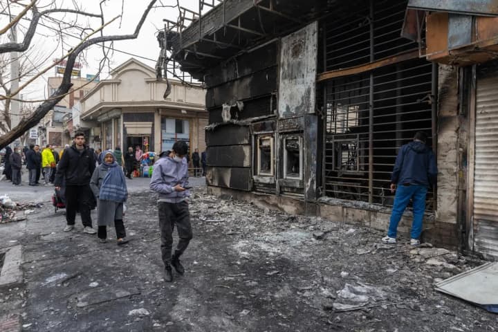 Реальное число погибших в Иране может достигать 20 тысяч человек - CBS News