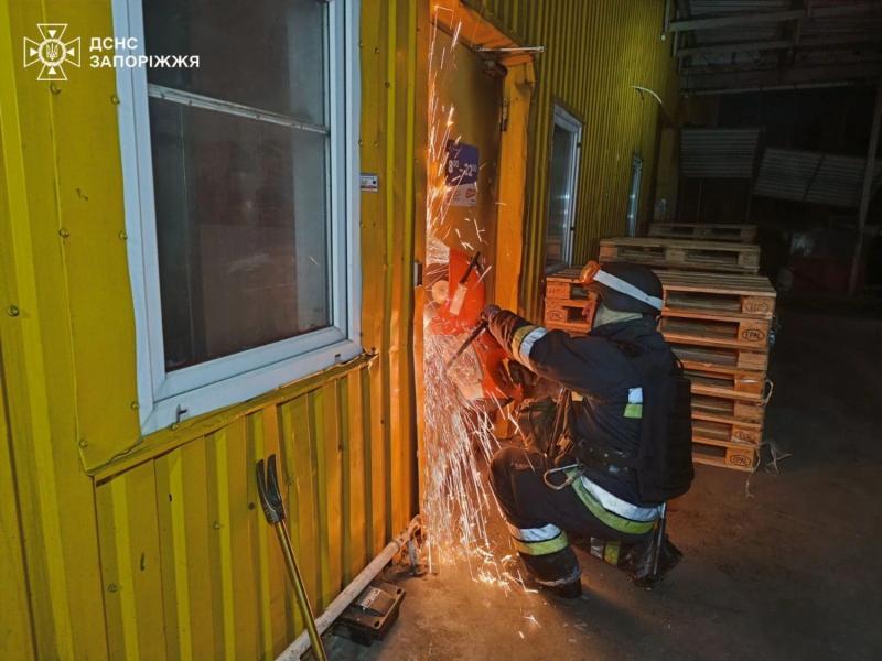 россияне дважды массированно обстреляли Запорожье: появились фото последствий