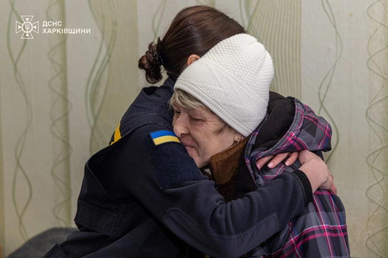 россияне повредили общежитие в Харькове: переселенцев перевезли, с ними работали психологи ГСЧС