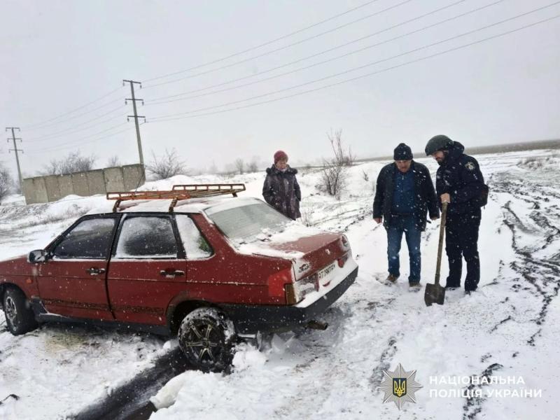 Снегопад в Херсонской области: полиция работает в усиленном режиме, все дороги проездные