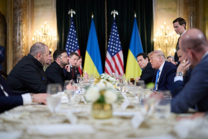 Трамп снова заявил, что у Зеленского нет карт: "У него осталось только одно"