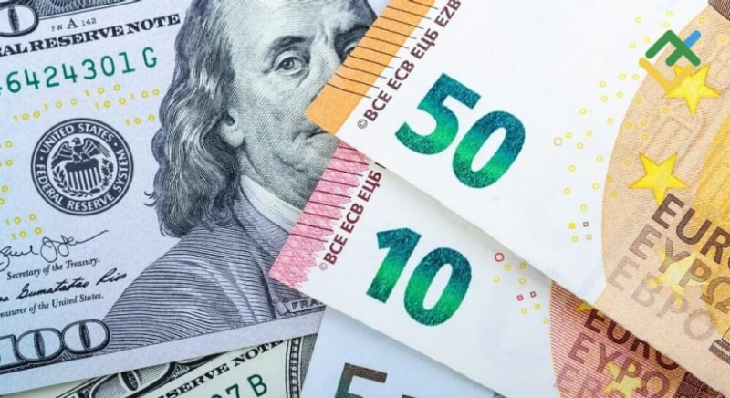У НБУ з'явився привід понизити курс євро й підтримати долар — експерт