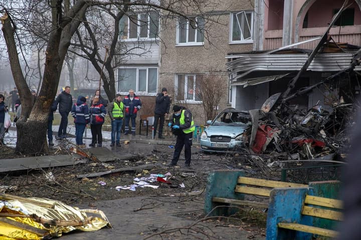 Украина чтит память жертв авиакатастрофы в Броварах три года назад
