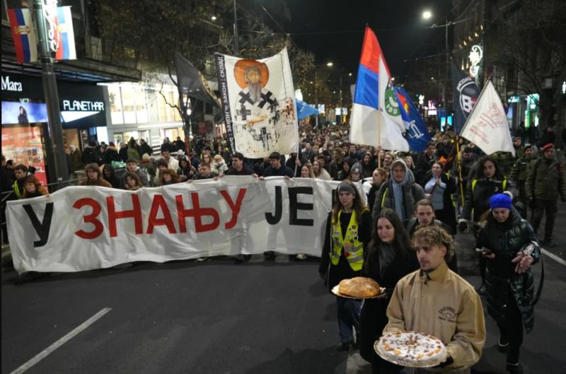 В Белграде прошли многотысячные протесты против репрессий в университетах