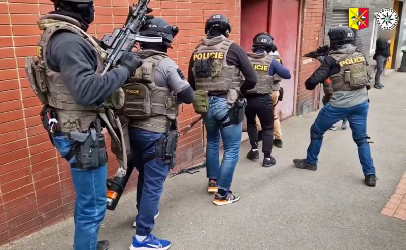 В Чехии мужчина устроил стрельбу в здании мэрии – есть погибшие и раненые