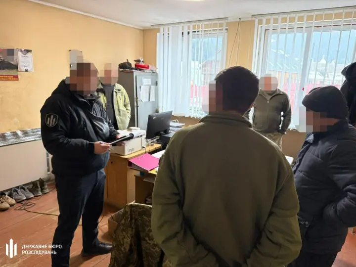 В Ивано-Франковской области задержали военнослужащего ТЦК за избиение мужчин призывного возраста