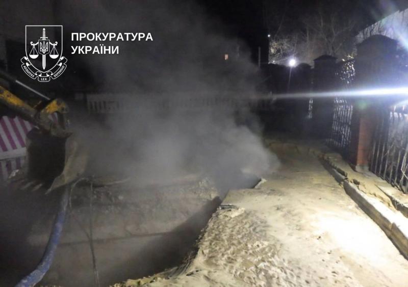 В Киеве девушка упала в яму с кипятком: правоохранители задержали начальника теплотрассового управления "Печерск"