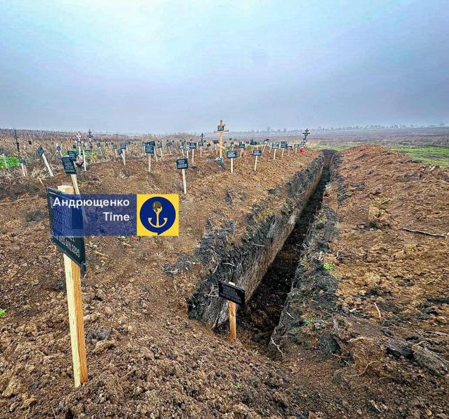 В Мариуполе появились новые траншеи для захоронений: смертность среди горожан растет