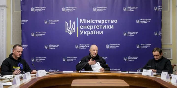 В столице начали работу дополнительные бригады энергетиков для восстановления света - Шмыгаль