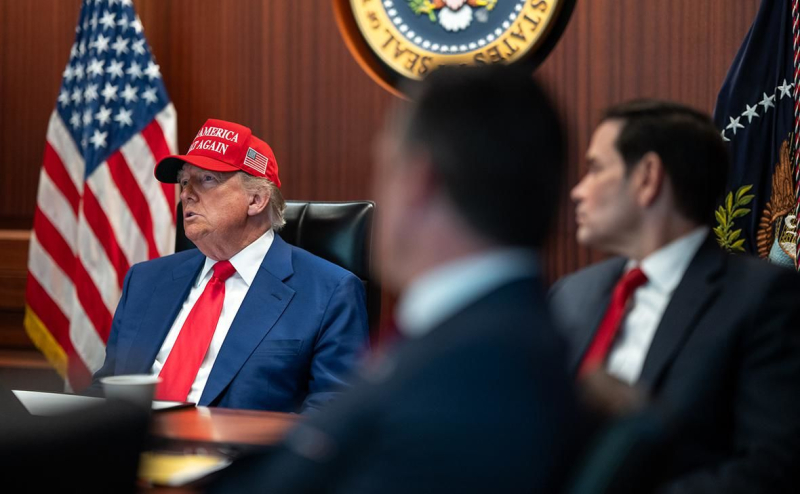 "Время на исходе", – Трамп направил к Ирану "огромную армаду" боевых кораблей и поставил ультиматум