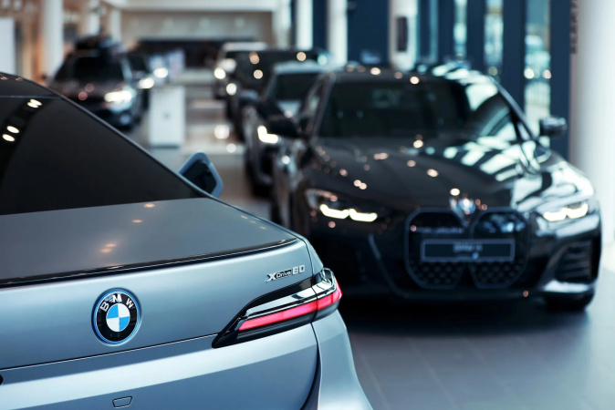 VW, BMW та Mercedes-Benz: акції європейських автогігантів впали на тлі нових мит Трампа через Гренландію