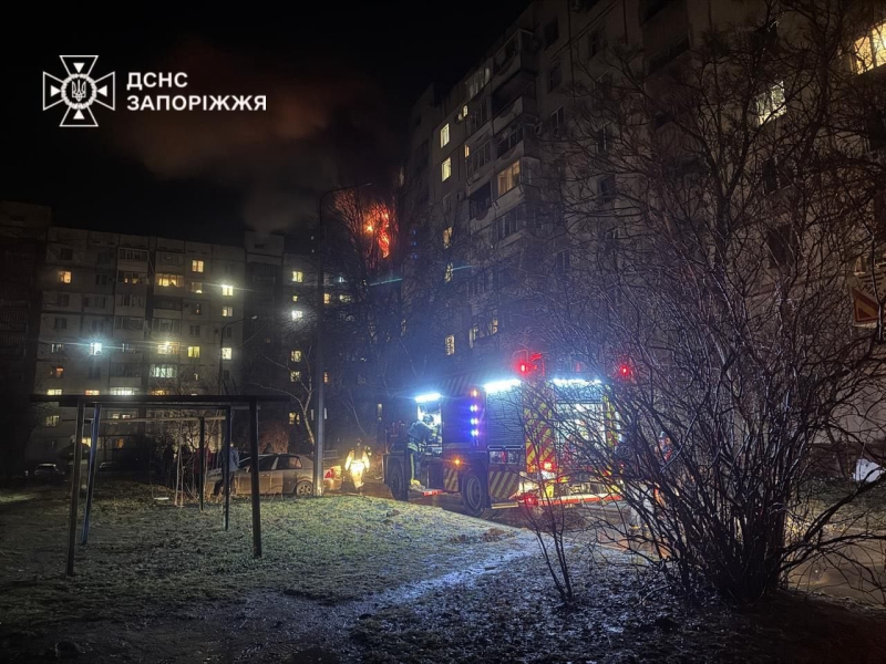 Армия РФ ночью нанесла массированный удар по Запорожью – горят многоэтажки и торговый центр