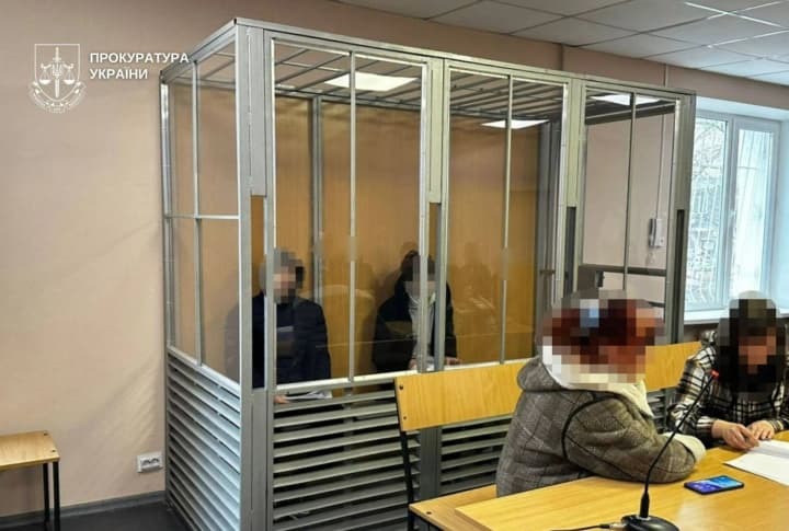 Двух подростков в Днепре отправили под арест за нападение с ножом и избиение военного