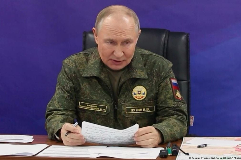 Грязные информационные бомбы России: МИД Украины и Британия опровергли фейк РФ о ядерке