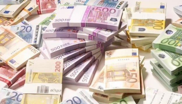 Курс валют у вівторок: долар підскочив на 10 копійок, євро — на 40 копійок