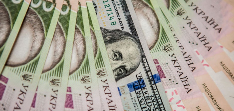 Нацбанк зменшив продаж валюти: що відбувається з курсом долара в Україні